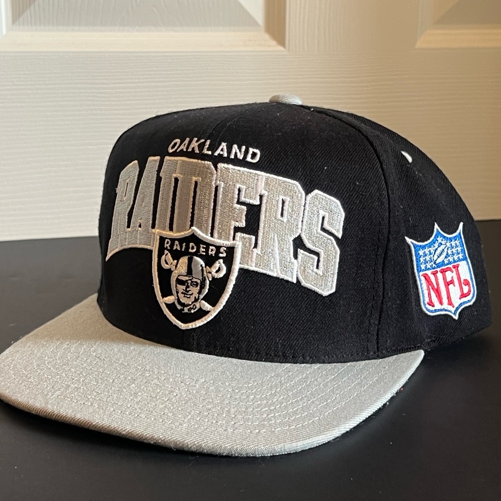 Mitchell & Ness Black and Gray Cap Vintage Style